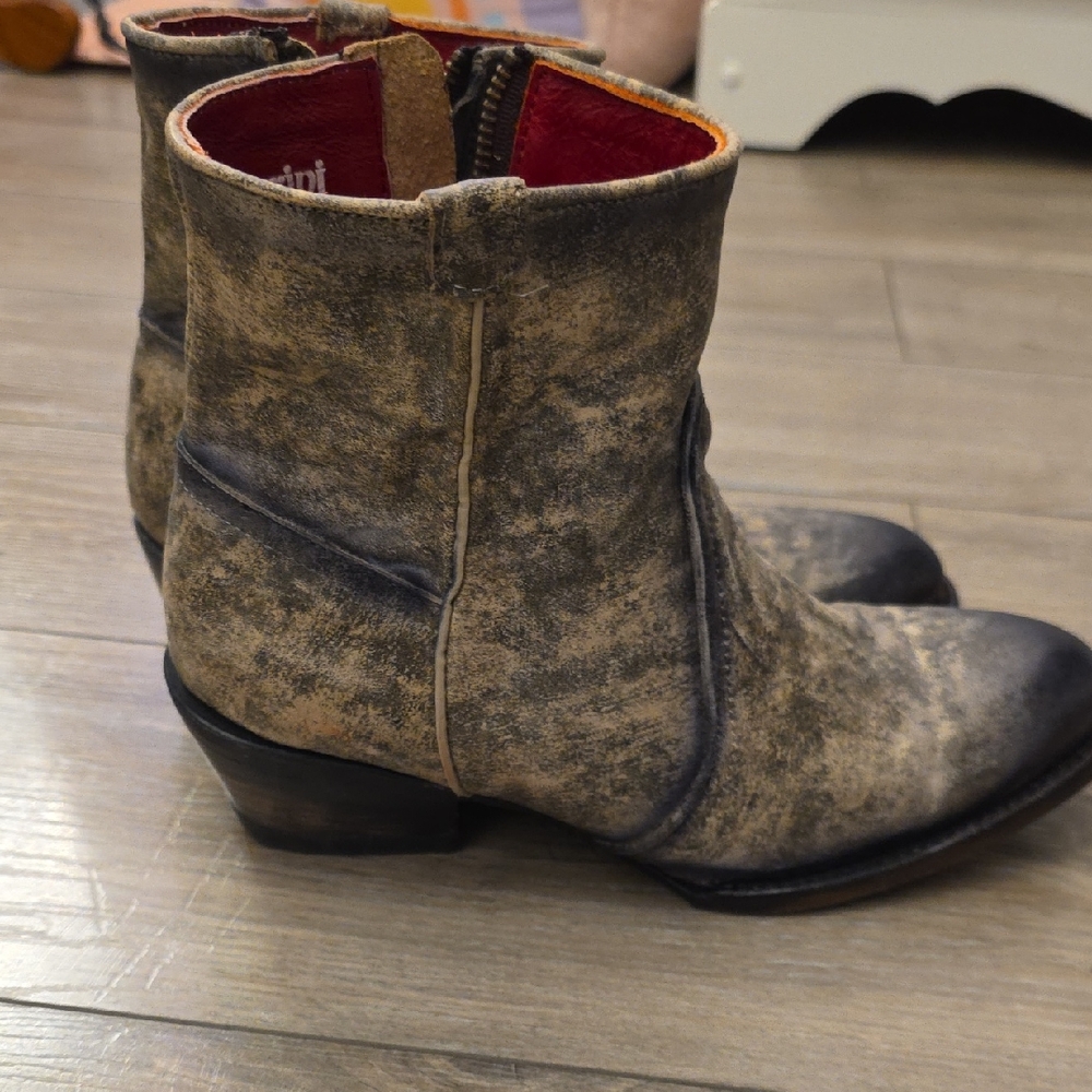Ferrini Distressed Brown Ankle Boots